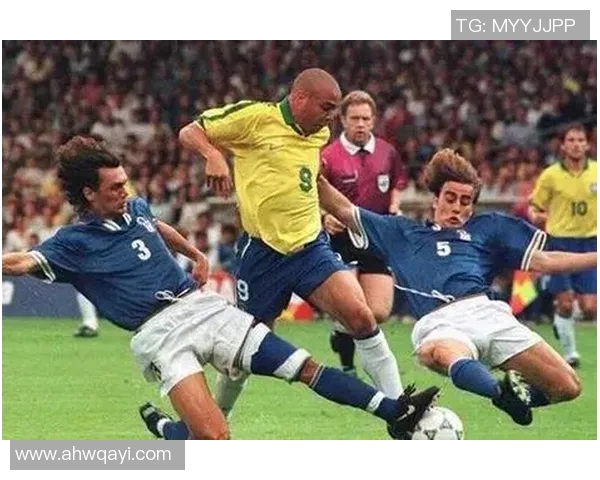 几大足球明星球员的传奇故事与辉煌成就揭秘