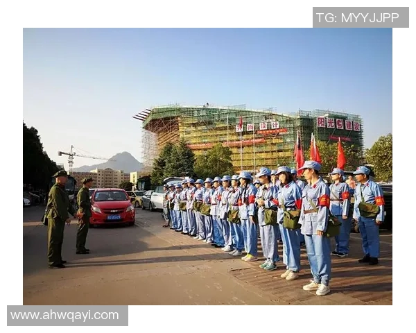 足球明星魅力四射粉丝纷纷追随其足迹远离平凡生活